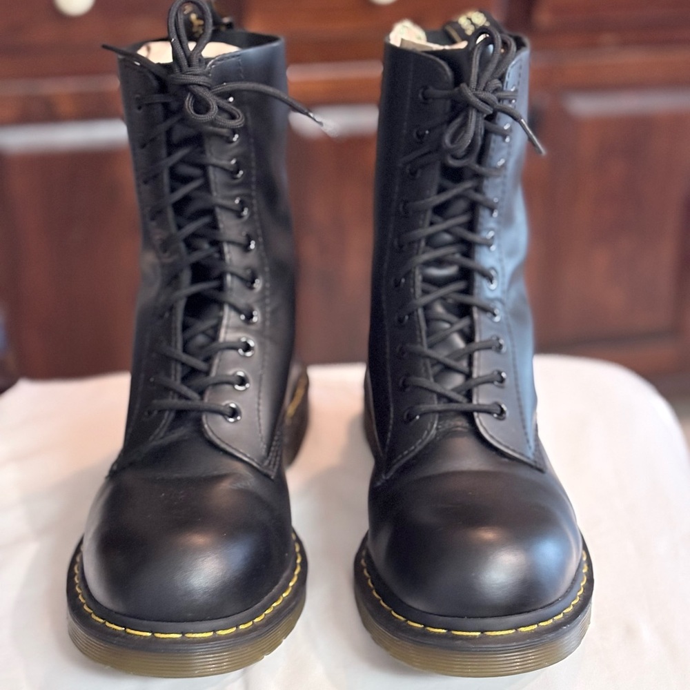 Dr marten Black smooth leather Lace-Up Boots with Yellow Stitching men’s sz 11